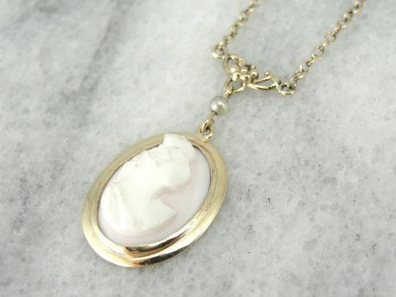 Quartz drop necklaces-Antique Fine Gold and Pale Pink Shell Lavalier Necklace