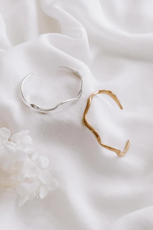 Fluid shape bracelets-Scarlett - Gold or Silver Stainless Steel Bangle