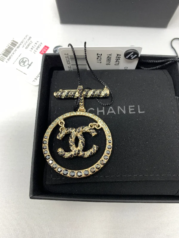 Ornate accent brooches-Chanel Strass Anchor Marine CC Brooch!