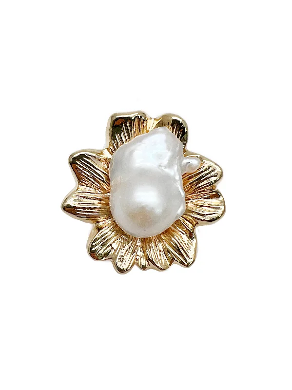 Memory locket brooches-Gold Flower Setting With White Baroque Pearl Multi-way Brooch / Pendant HP001