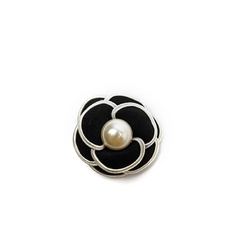 Daisy motif brooches-M Collection Pearl Flower Brooch, Black