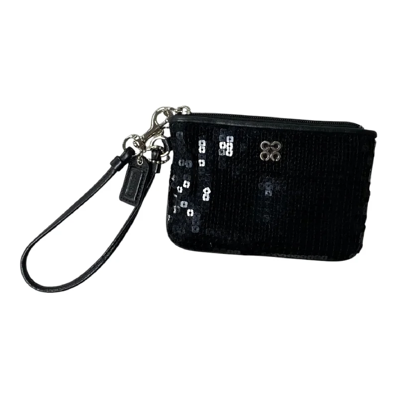 Pentagon shape bracelets-Wristlet Designer By Coach In Black