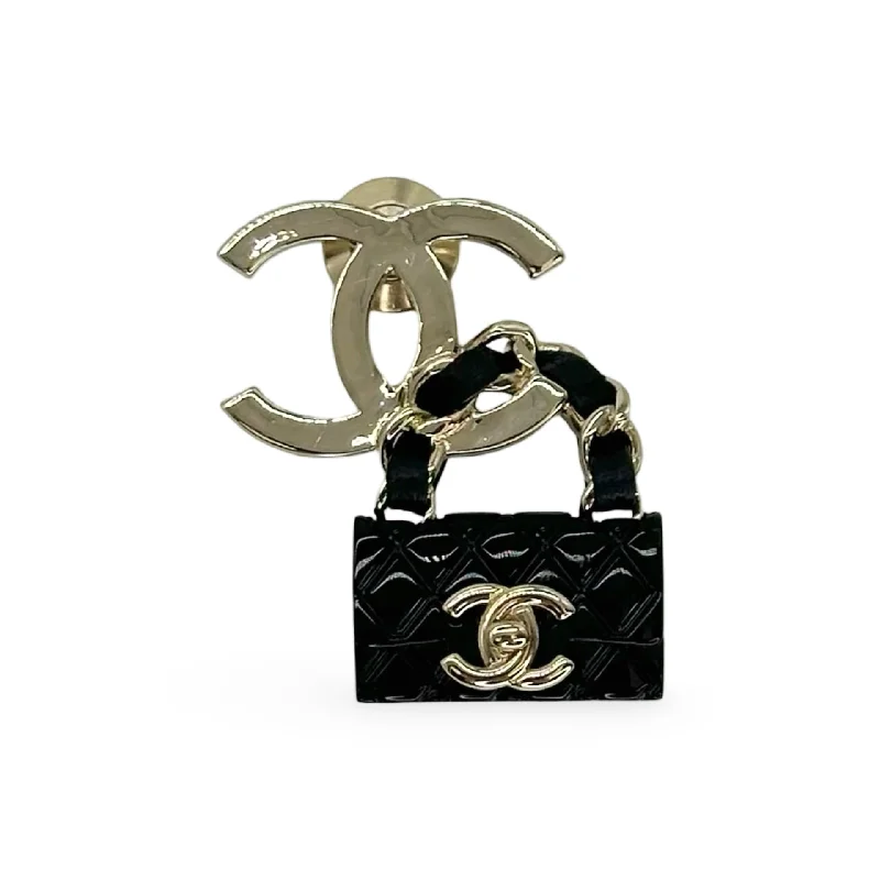 Bold gem brooches-CHANEL: Enamel CC Quilted Flap Brooch