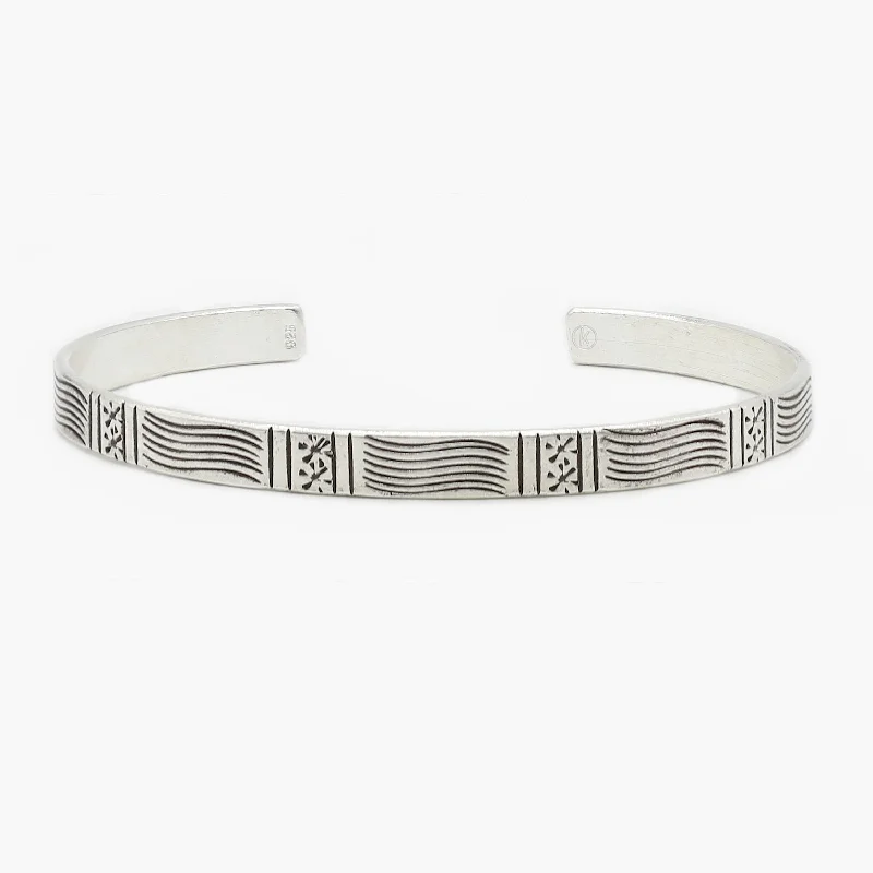 Leaf carved bracelets-Hand-forged "Apache" Silver Bangle